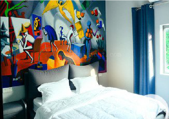 寻甸对于酒店的墙体彩绘而言更注重哪些方面？